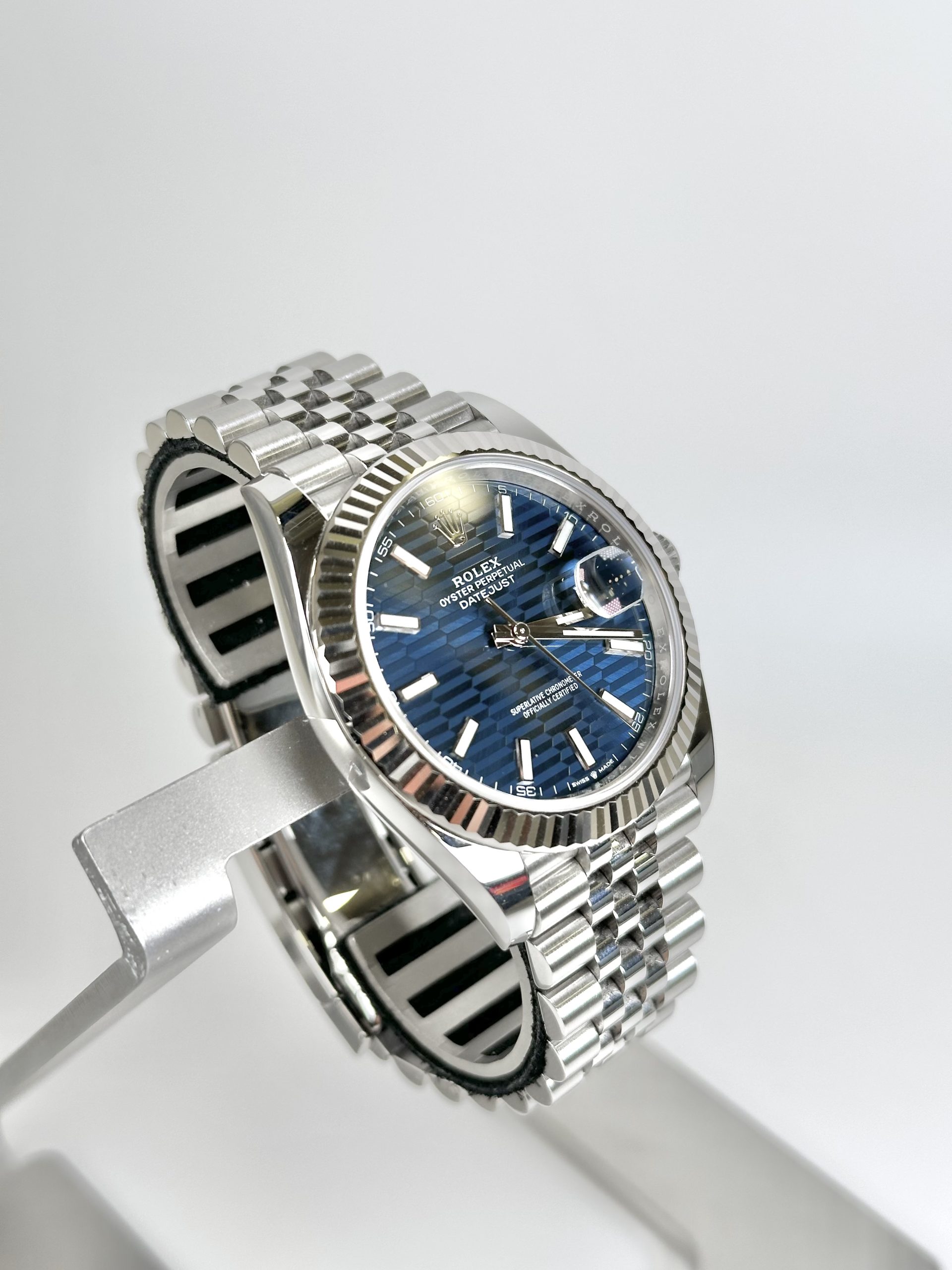 Rolex Datejust 41 Blue Dial Steel Bracelet $16,104.79$ - Winder