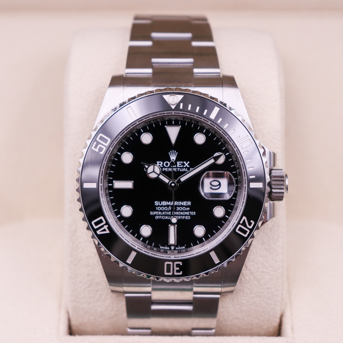 Rolex Submariner Date Black Dial Steel Bracelet $15,997.42$ - Winder